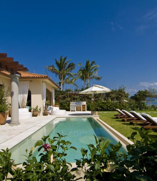 Come enjoy staying in our ocean view villa in Porta Fortuna, the most renowned, high end, luxury development within the gates of Punta Mita. You will have access to 5 star hotel type amenities Villa Esmeralda is a brand new home; you will find yourself immersed in modern Mexican architecture, exquisite tropical scenery, magnificent views and warm...