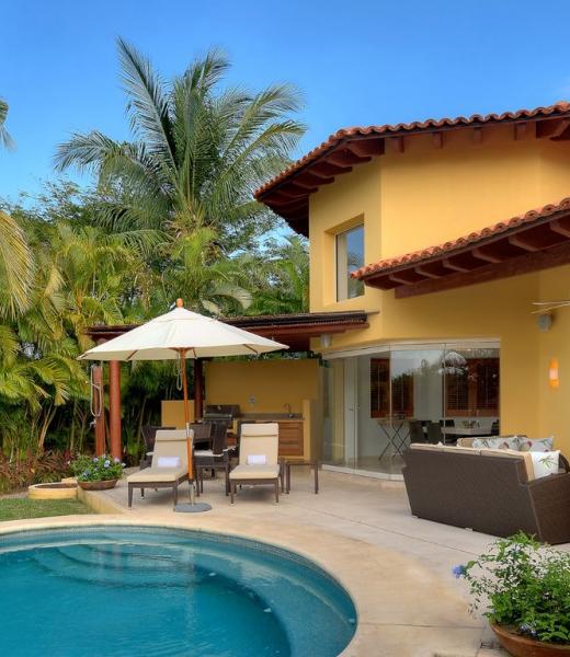 Casa Sabba is one of the few split level 4 bedroom detached villas in Las Palmas. Near the 4th fairway of the Jack Nicklaus Signature Pacifico Golf course, where you can see the famous ‘Tail of the Whale’ island green, Casa Sabba embodies Punta Mita’s open-air lifestyle.  Guests are just a 5 minute walk to the Pacifico Beach Club, which is only...