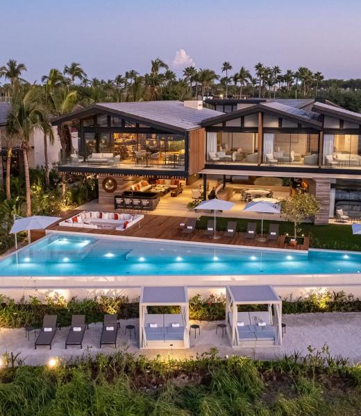 Located in Pacifico Estates, an elite Punta Mita enclave next to The St. Regis Punta Mita Resort,  Punto Pacifico Sur offers 8 bedrooms with sleeping capacity of 18 guests . This location offers truly spectacular Pacific Ocean and sunset views, adjacent to the 18th fairway of the Pacifico golf course. With Premier access to Punta Mita Resort...