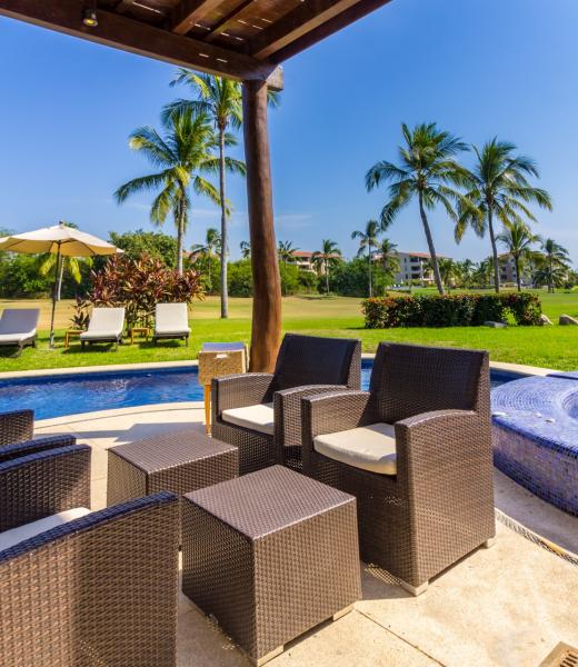 La Serenata is a luxurious development inside the gates of the exclusive Punta Mita master plan that includes 6 luxury villas on the 7th fairway of a Jack Nicklaus Signature golf course with views of Banderas Bay. Casa Uno Mas is a freestanding villa on a large individual lot. This villa has luxury interior appointments, its own heated pool and...