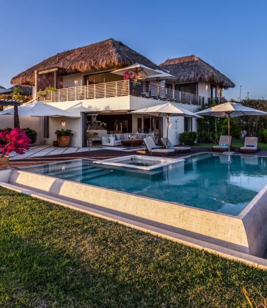 Casa de las Aves is a luxurious 3-bedroom, 3.5-bathroom townhouse located in Punta Mita resort community of Porta Fortuna, nestled between two golf fairways. With breathtaking views of the Bay of Banderas and the Pacific Ocean, the recently updated casita accommodates up to 6 adults and 2 young children. Each of the three master suites features a...