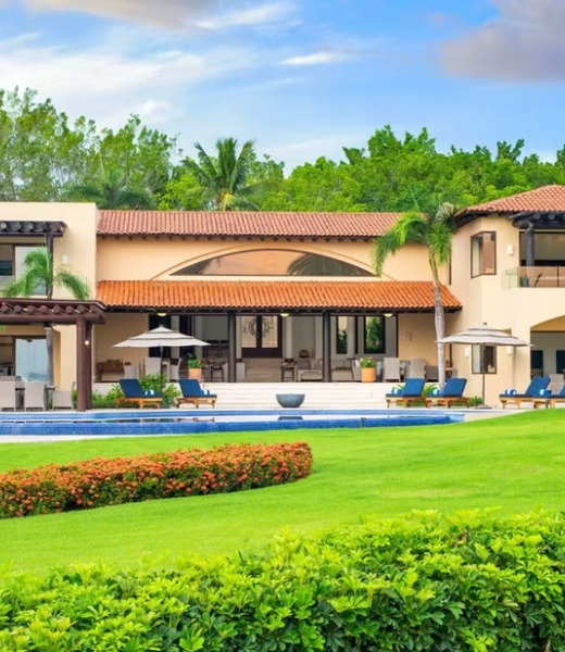 Casa Joya del Mar, with a spacious 8,000 square feet, is an elegant executive villa designed for relaxing living year round. Located on the Punta Mita Four Seasons Jack Nicklaus seventh fairway, this Punta Mita villa is sophisticated yet casual, inviting, and open. Only a hundred yards from the beach, with ocean and golf course views from four...
